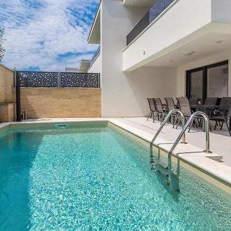 Modern House Jasminka *