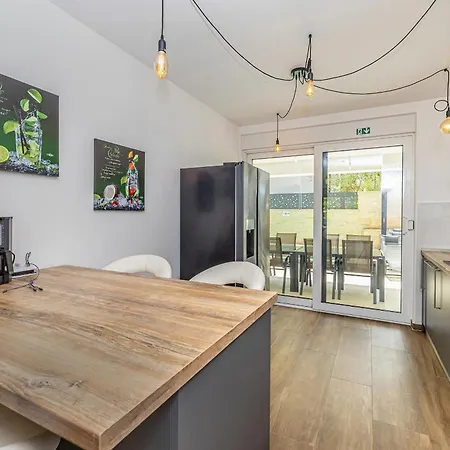 Modern House Jasminka