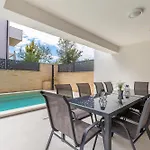 Case de vacanță Modern House Jasminka